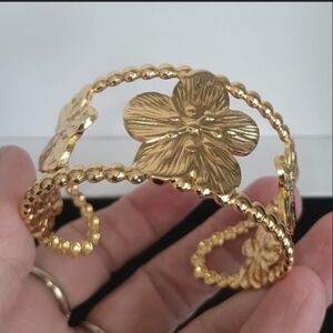 Elegant Gold Floral Bangle